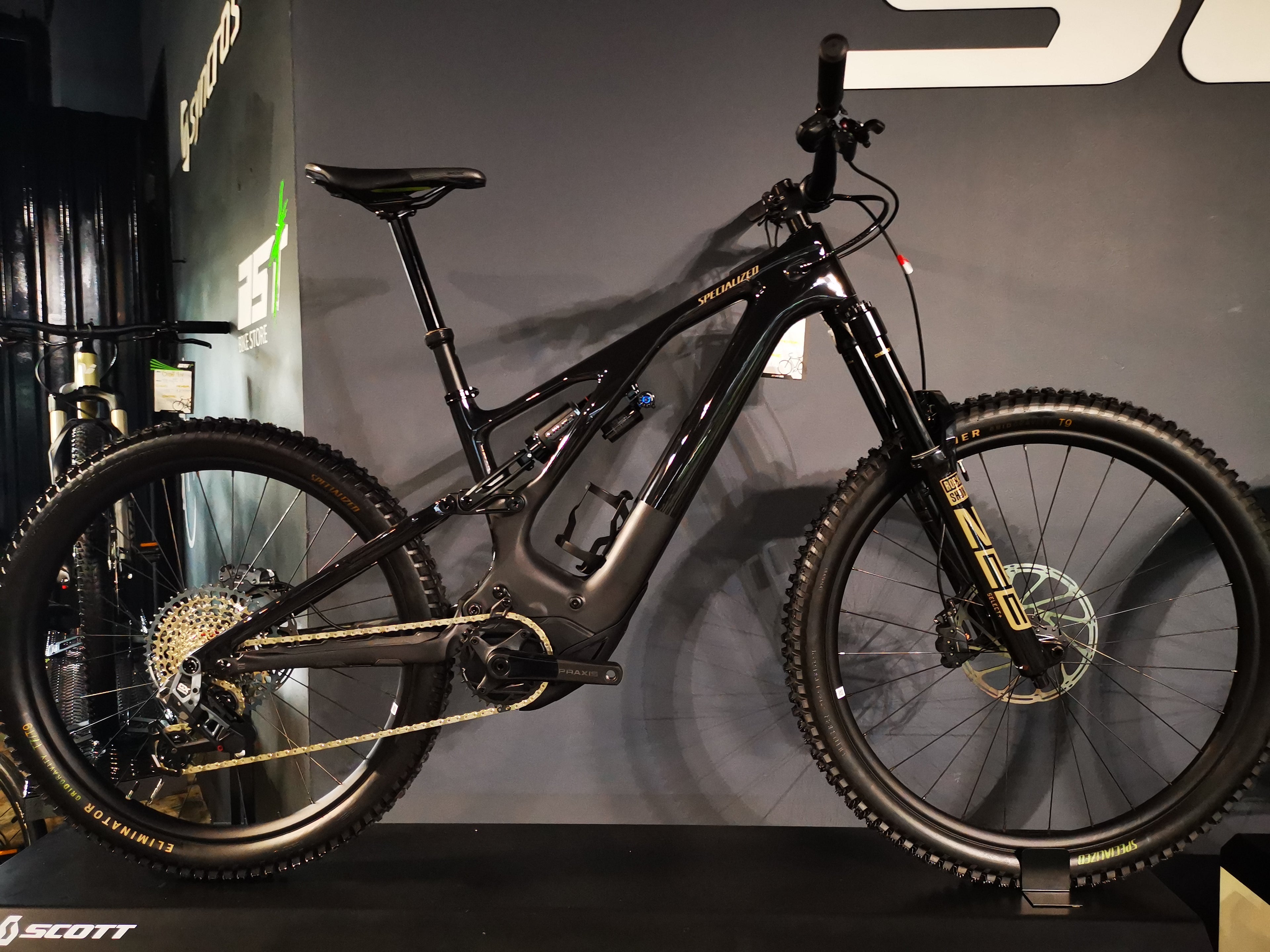 Specialized Turbo Levo Expert carbón