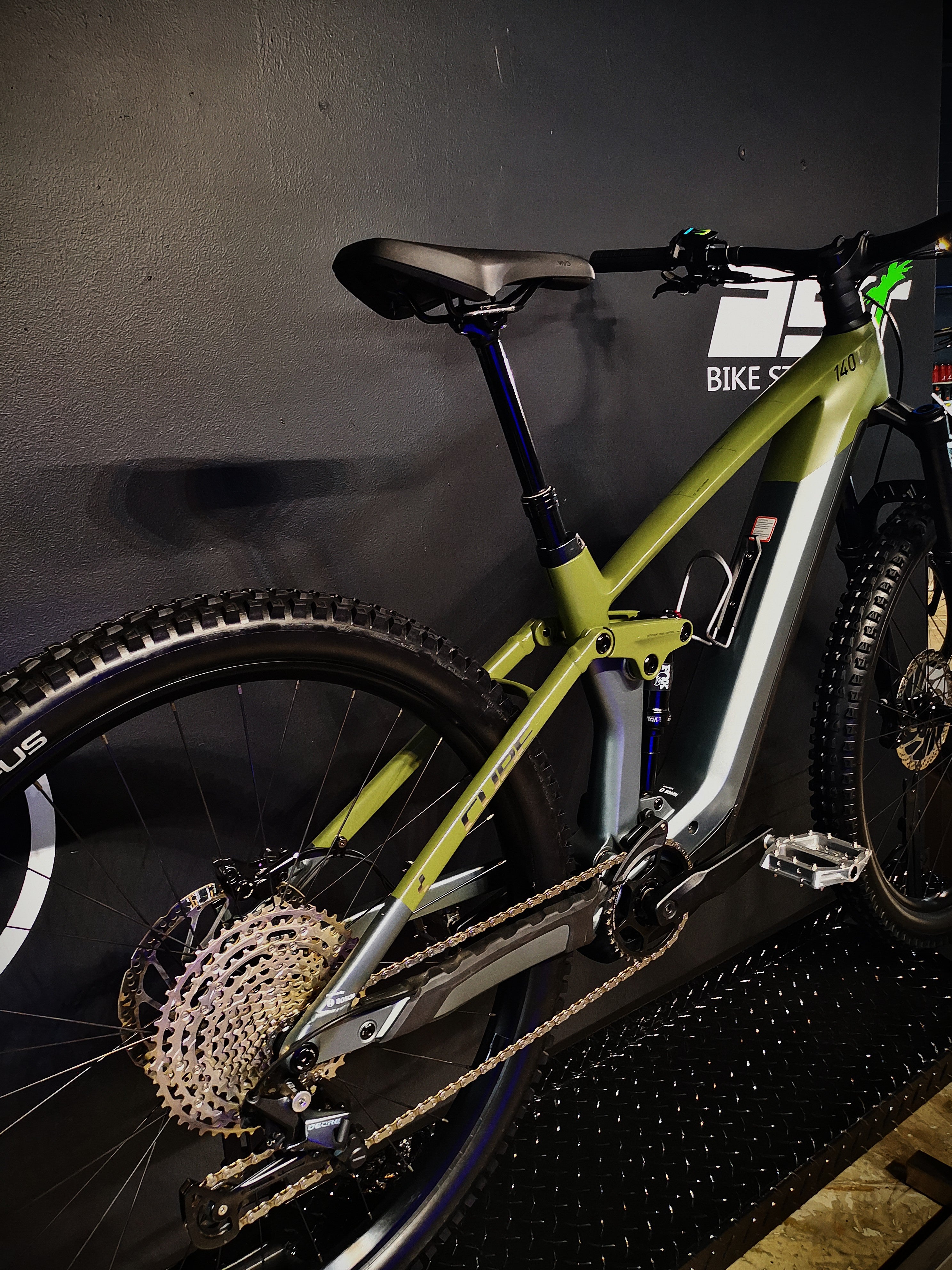Cube HPC Estero Carbon 140T Green/silver DEMO