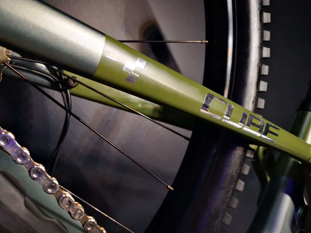 Cube HPC Estero Carbon 140T Green/silver DEMO